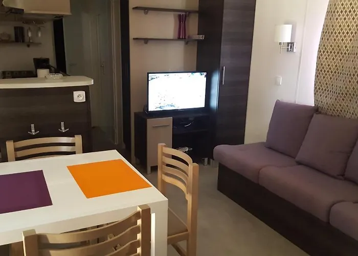 Agreable Mobilhome 6 - 8 Places مكان تخييم سانت-بريفين-لي-بان